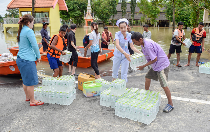 โรงพยาบาลตรังรวมแพทย์ช่วยเหลือผู้ประสบอุทกภัยน้ำท่วม